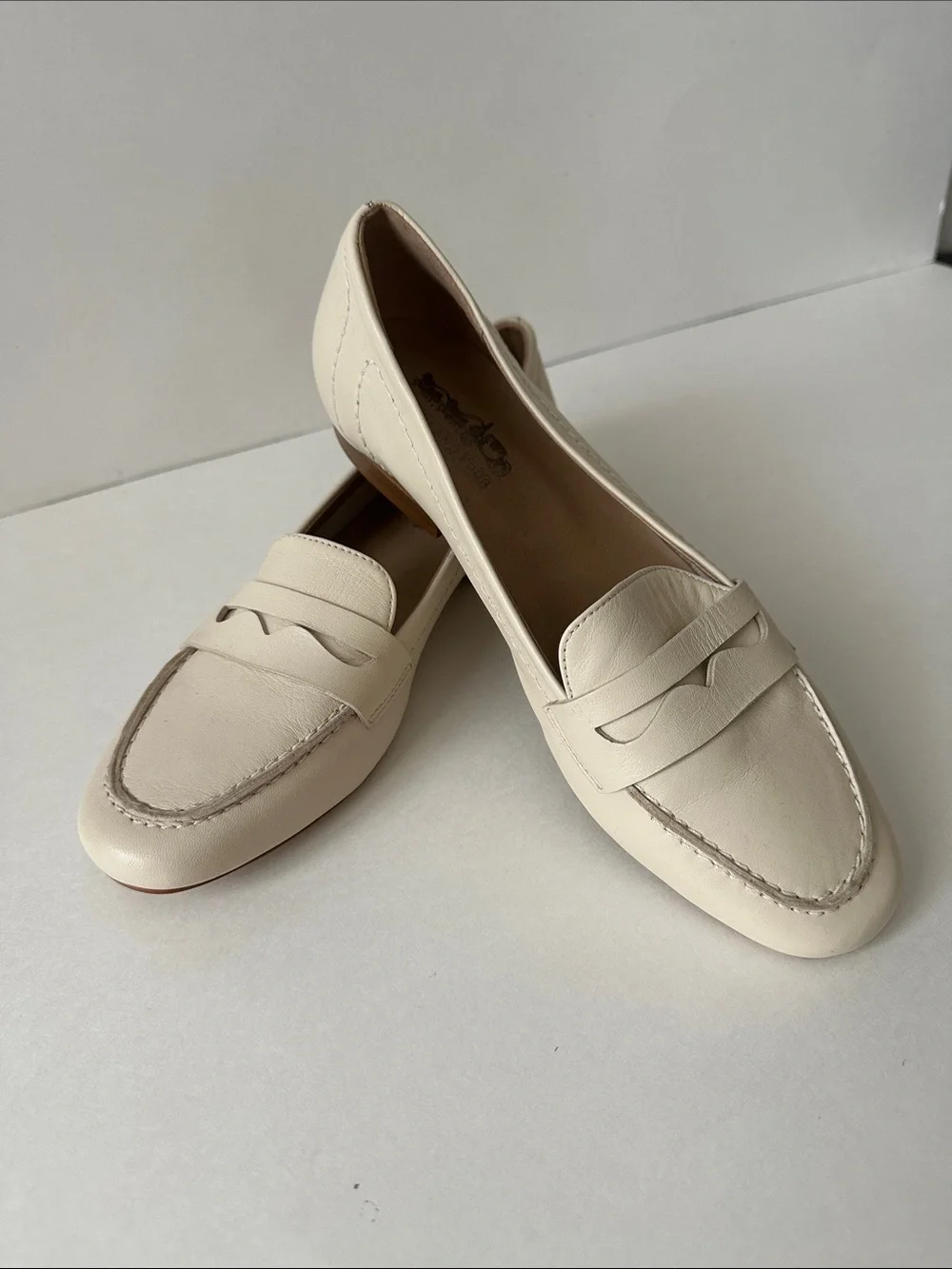Coach Women's Cream Ivory Leather Penny Loafers Size 7.5 (runs small)
